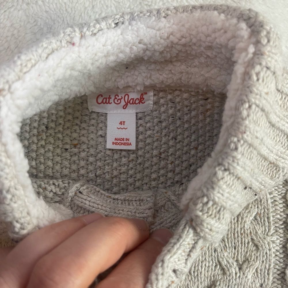 Cat & Jack Cream Chunky Cable-knit Fleece-lined Sweater Kids Size 4T NWT - Picture 2 of 3
